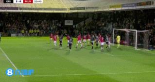 离谱！奥纳纳出击失误，曼联29分钟0-2落后英乙队！